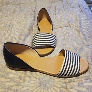 Peep toe flat sandals